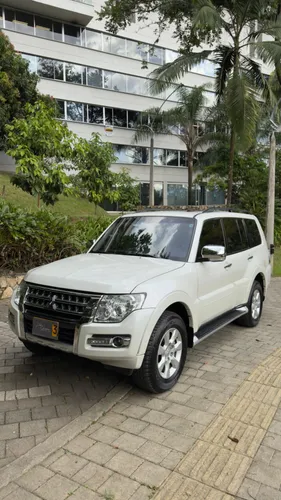 MITSUBISHI MONTERO GLS