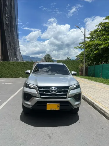 TOYOTA FORTUNER SR 2022
