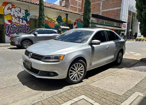 Volkswagen New Jetta 2012