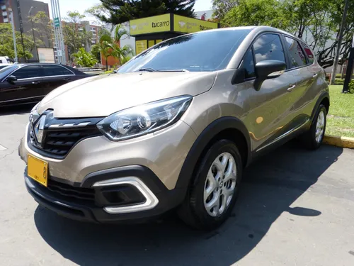 Renault Captur 2023 1.600 Beige Dune. 