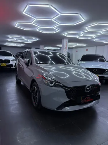 Mazda 2 grand touring LX Carbono 2024