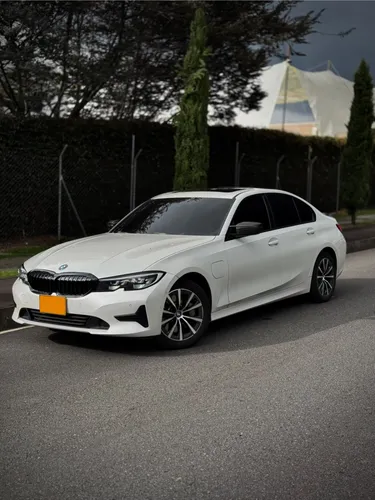 BMW 330e iPerformance 2022