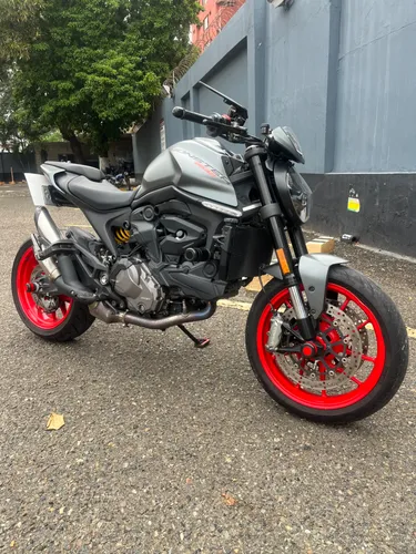Ducati monster plus modelo 2022 CC 900 