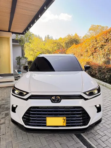 TOYOTA GRAND HIGHLANDER