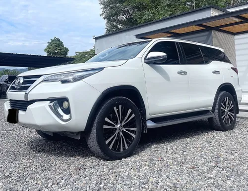 Toyota Fortuner srv Diesel 4x4 2.8 