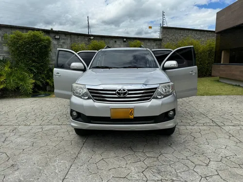 Toyota Fortuner SR5