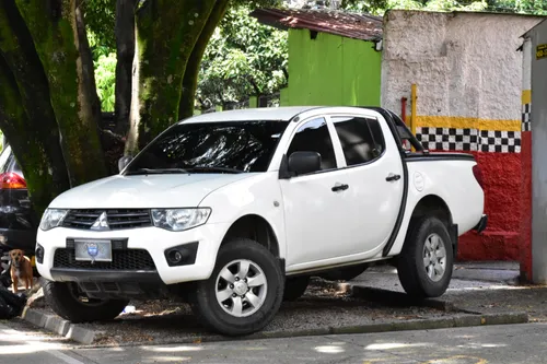 Mitsubishi L200 Sportero Diesel 2.5 mecánica 4x4 2013