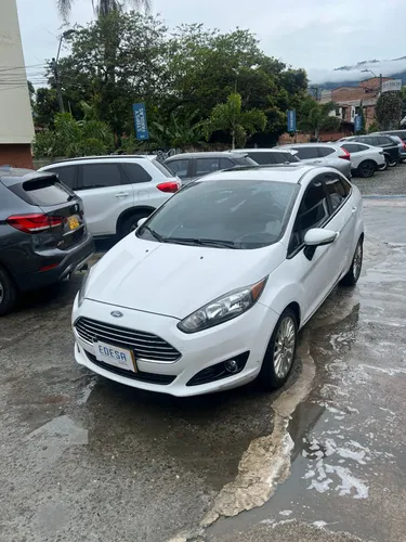 FORD FIESTA SE MT