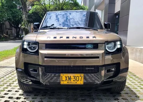 Land Rover Defender 2023