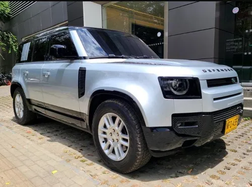 Land Rover Defender 2023