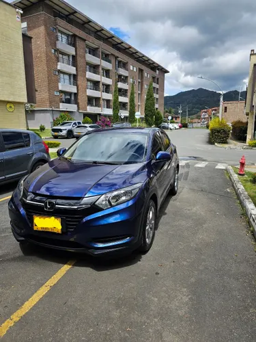 Hermosa camioneta honda Hrv deportiva y amplia
