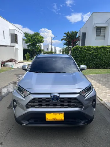 Toyota RAV4 XLE híbrida 2.5 cc modelo 2021 