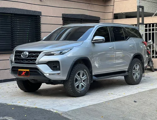 TOYOTA FORTUNER SR 2.4 DIESEL 2022