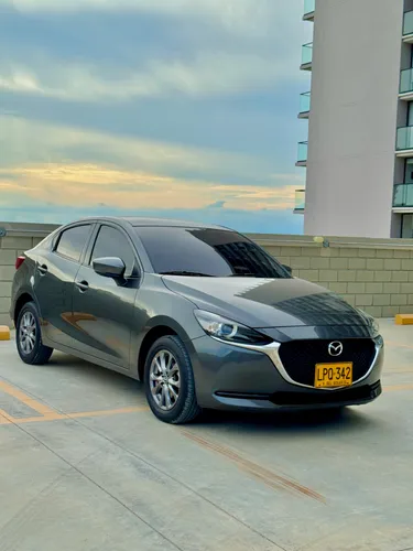 Mazda 2 Touring AUTOMÁTICO 
