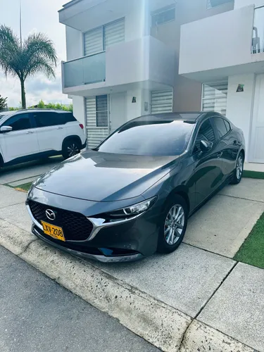 Mazda 3 touring hibrido 2024