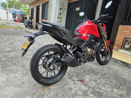 Honda CB 300F 2024