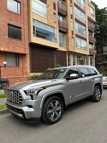 Toyota Sequoia Capstone Híbrida