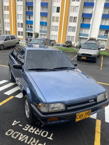 Mazda 323 coupe modelo 1992