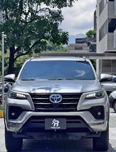 Toyota Fortuner SR 2021