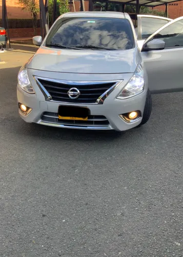 Hermoso Nissan Versa AT - Modelo 