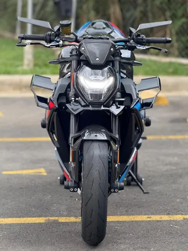 BMW M1000R 2024