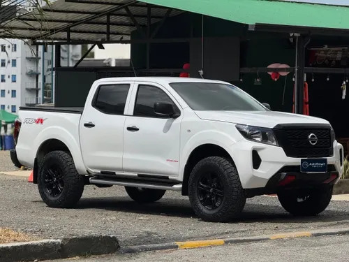 2022 Nissan Frontier XE Mecanica 4x4