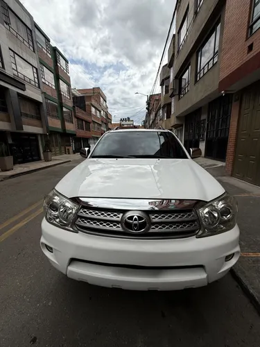 Toyota Fortuner SR5 4x2