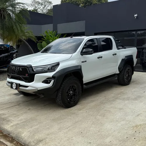 TOYOTA HILUX GR SPORT
