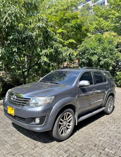 Toyota Fortuner sr5 2014