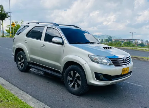 Toyota fortuner SRV 4X4 2010