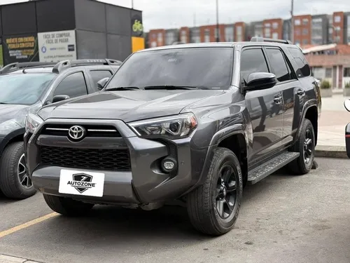 Toyota 4Runner SR5  2023