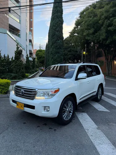 Toyota land cruiser 4.5 imperial lc 200 Diesel 2014 blindaje 2 plus