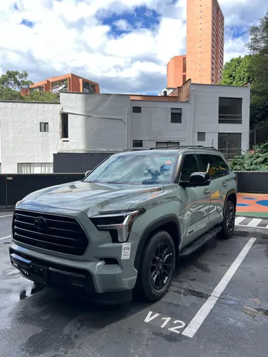 Toyota Seqouia Trd off road 2025