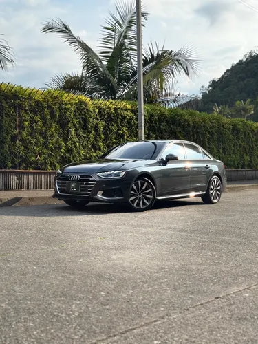 Audi A4 Advance híbrido 2023 
