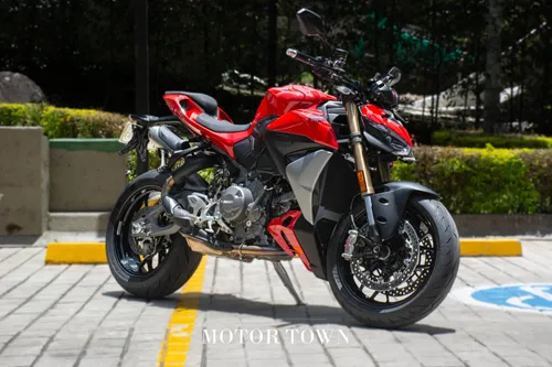 Ducati StreetFighter V2 2025