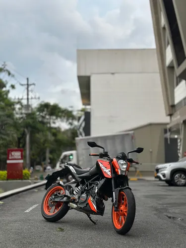 KTM DUKE 200