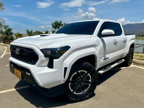 Toyota Tacoma trd sport híbrida 2024