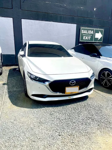  Mazda 3 2.0 Touring Híbrido Ligero MHEV 2024 - Exento de Pico y Placa