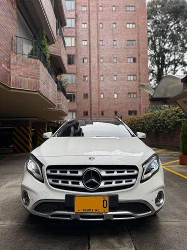 MERCEDES BENZ GLA 200 2020