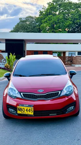 Kia Rio R 2013 1.4 automático 