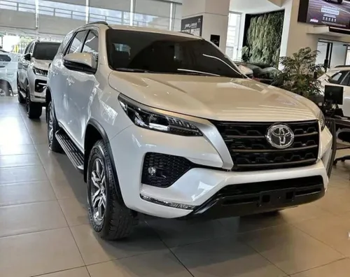 Toyota Fortuner SR 2026