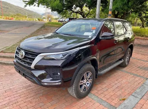 Toyota Fortuner SR 2026