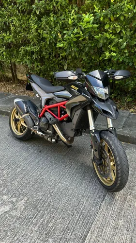 DUCATI HYPERMOTARD 821  2015