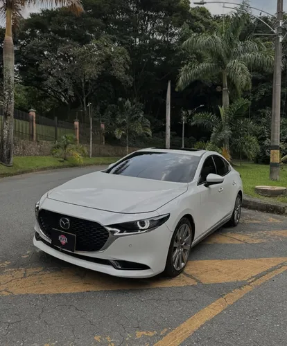 Mazda 3 Grand Touring MHEV 