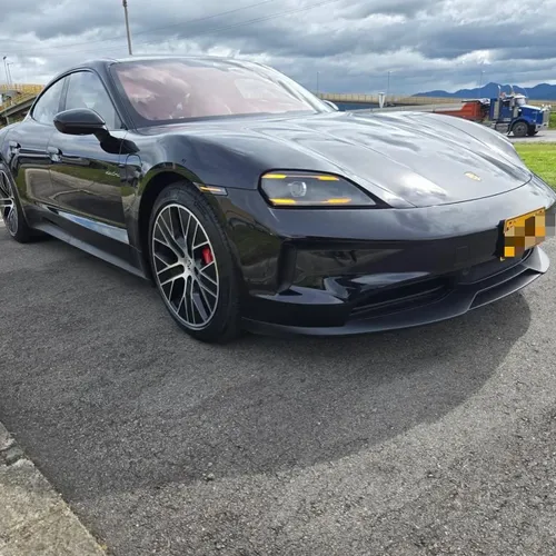 PORSCHE TAYCAN 4S 2025