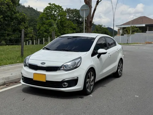 KIA RIO SEDÁN 1.2 MECÁNICO  2017