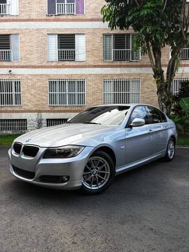 BMW 320 i LCI Executive AT