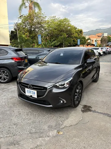 MAZDA 2 GRAND TOURING MT