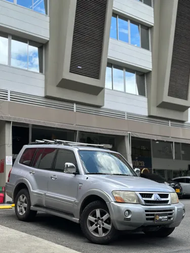 MITSUBISHI MONTERO GLS