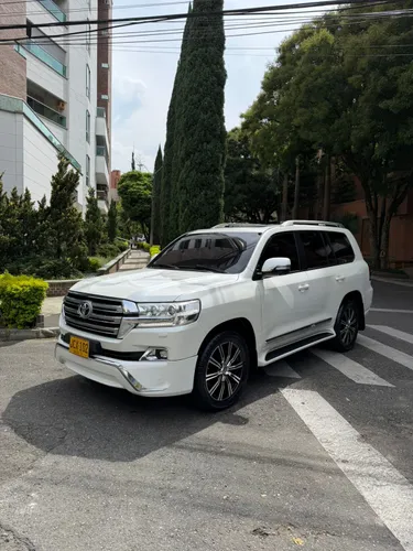 Toyota 4.5 VXR Lc200 Sahara Diesel 2017